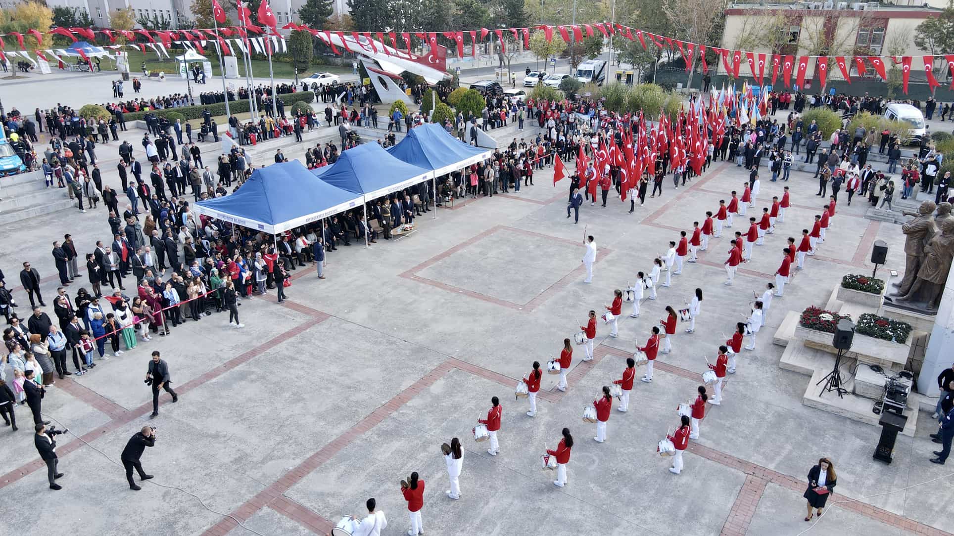 Büyükçekmece’de Cumhuriyet’in 99. yılına törenle kutlandı