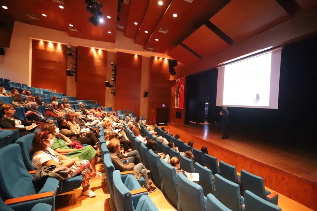 Kartal Belediyesi’nden, kadınlara dijital girişimcilik semineri