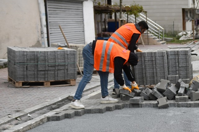 Esenyurt’ta yollar yenileniyor