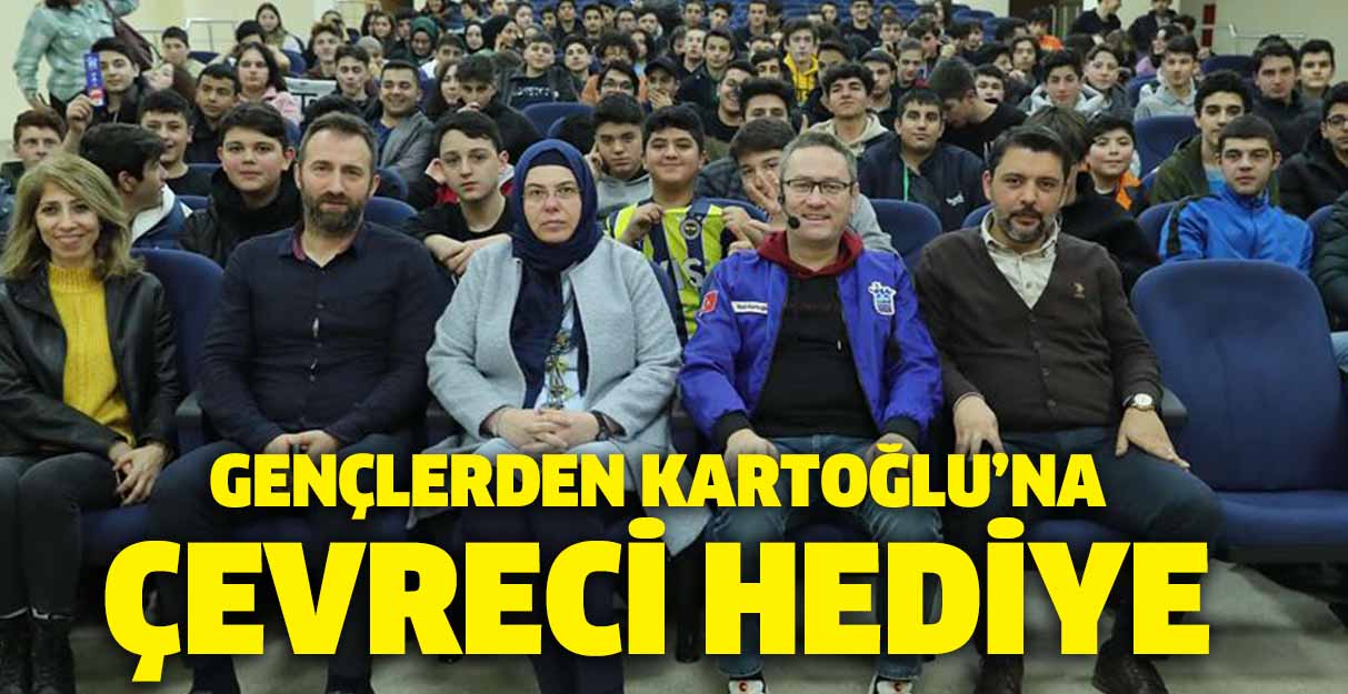 Gençlerden Kartoğlu’na çevreci hediye