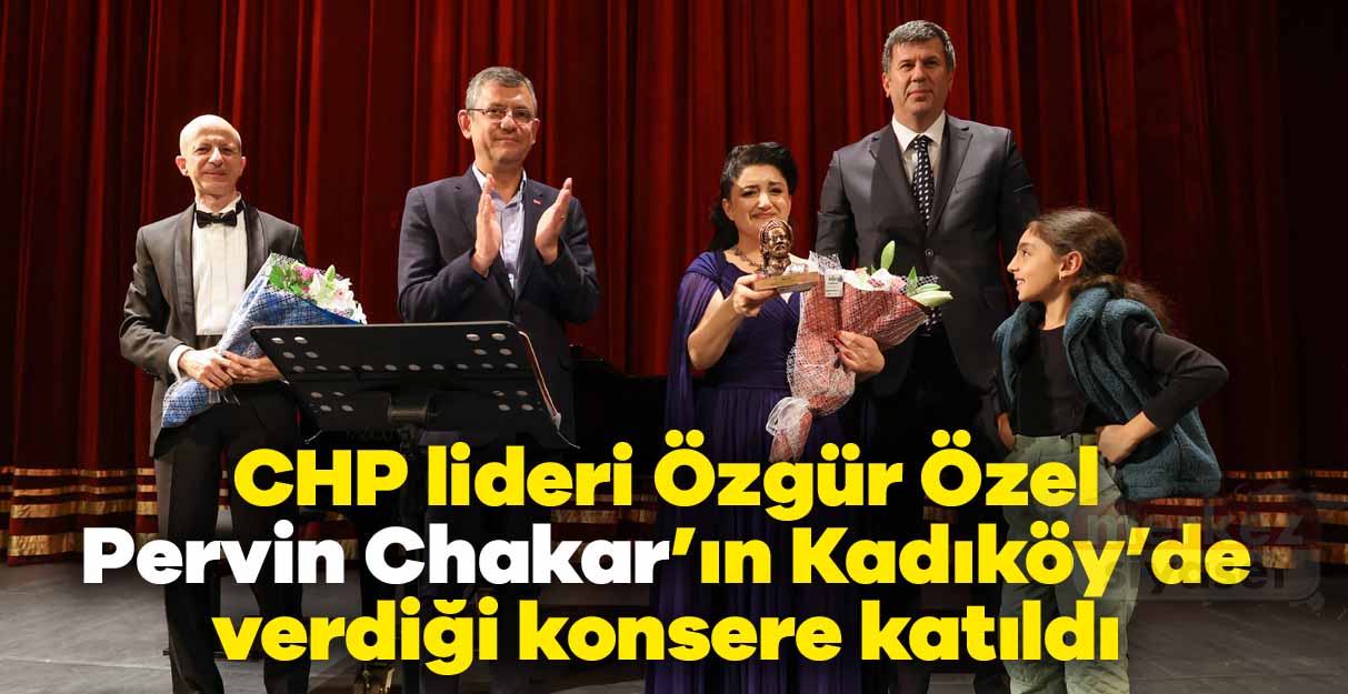 CHP lideri Özgür Özel Pervin Chakar’ın Kadıköy’de verdiği konsere katıldı
