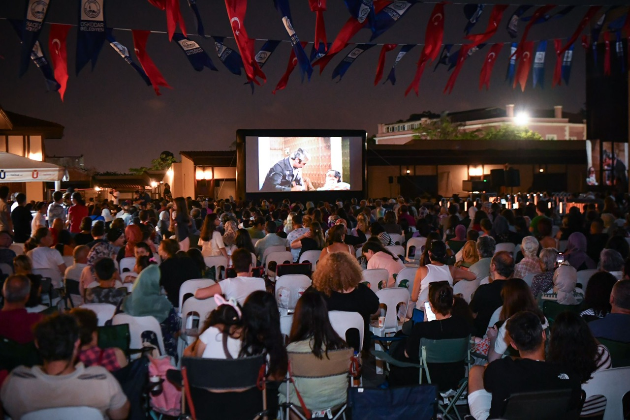 Üsküdar’da açık hava sinema günlerine yoğun ilgi