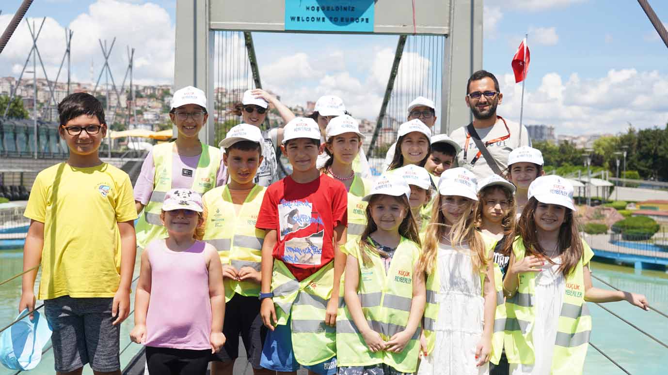 Küçük rehberler İstanbul’u keşfediyor