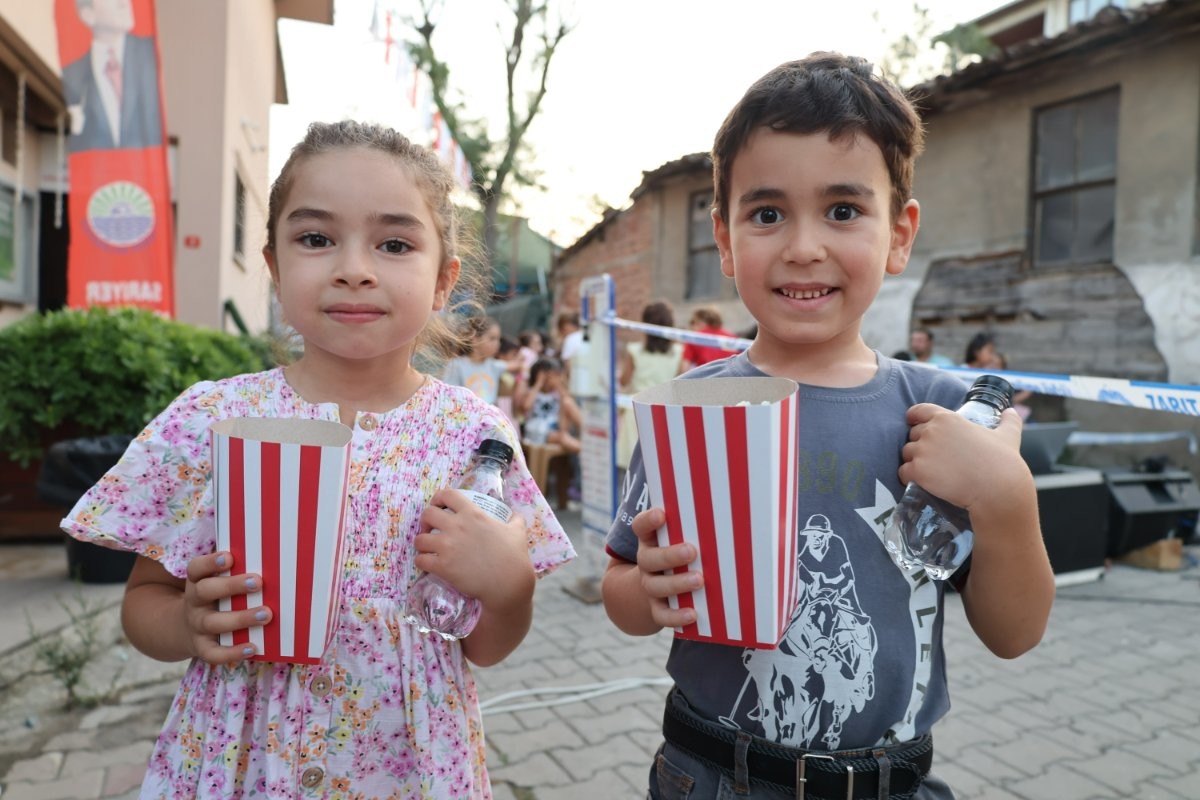 Açık hava film gösterimleri başladı