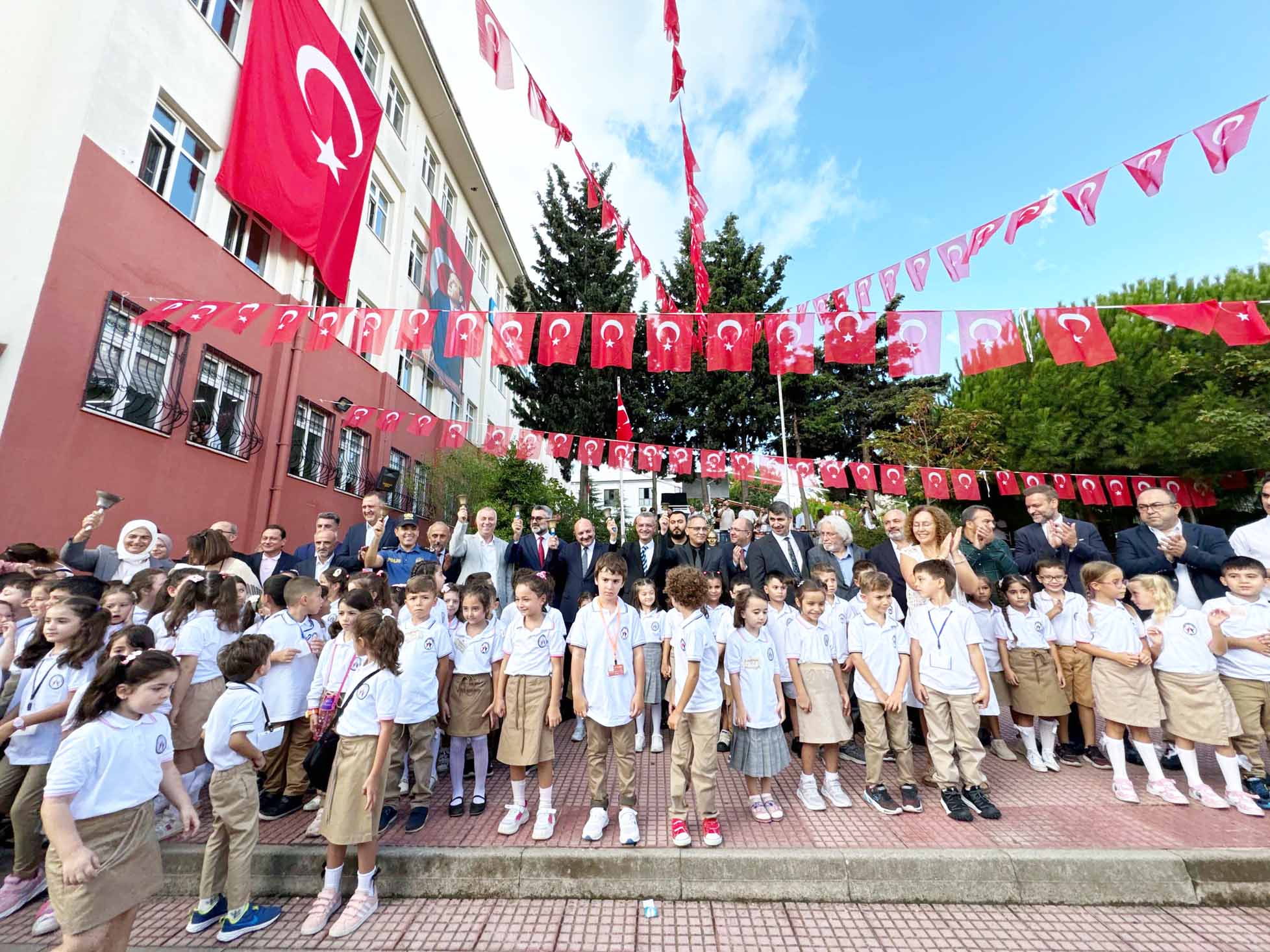 Başkan Yüksel öğrencileri yalnız bırakmadı