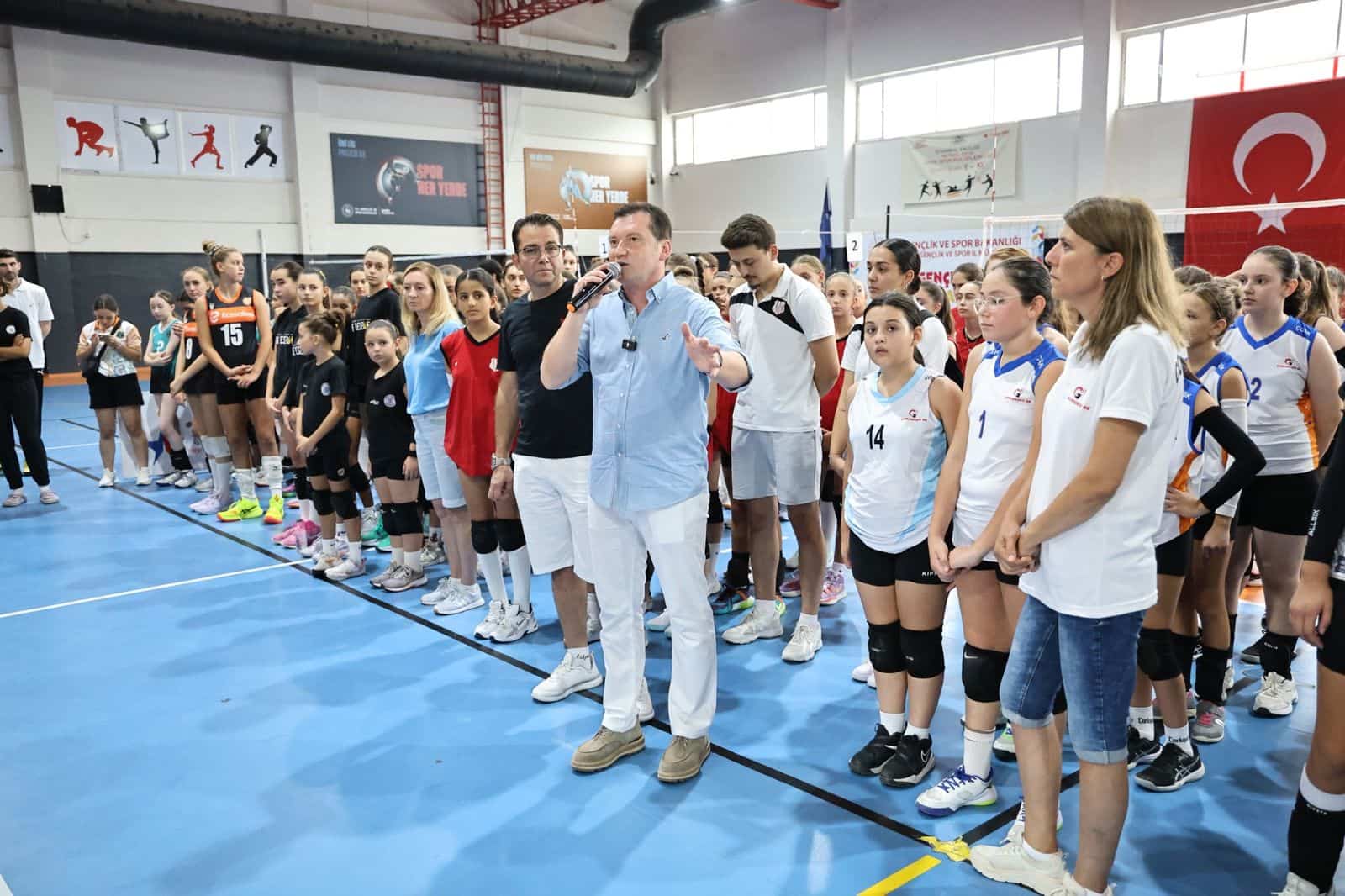 Zafer Kupası Voleybol Turnuvası başladı