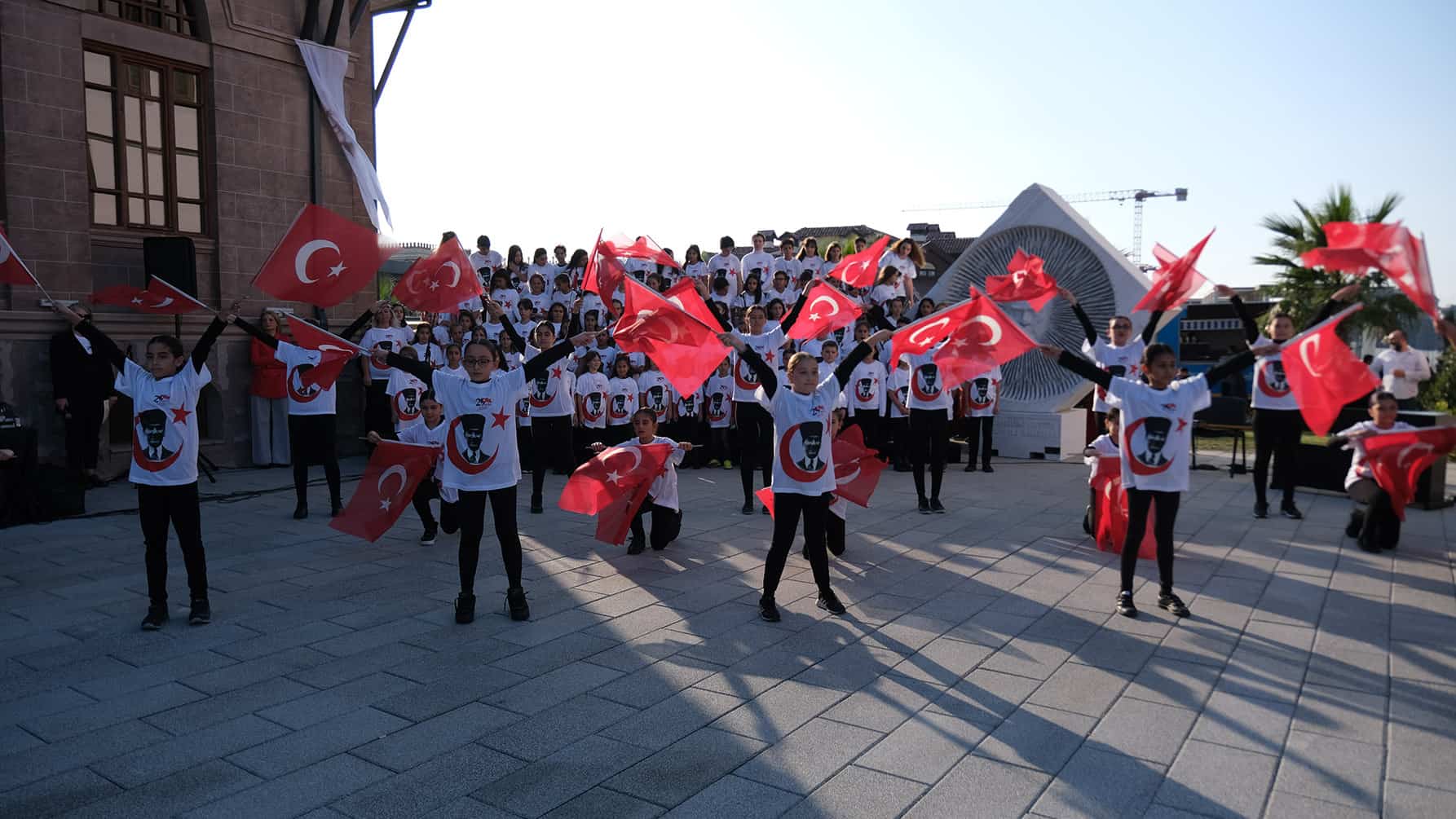 Büyükçekmeceli çocukların kalbi Cumhuriyet için çarptı