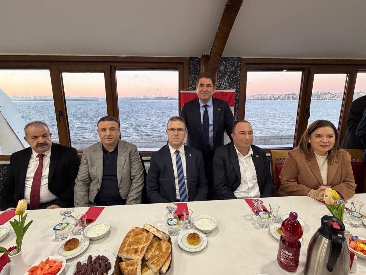 Avcılar esnafı iftar sofrasında buluştu