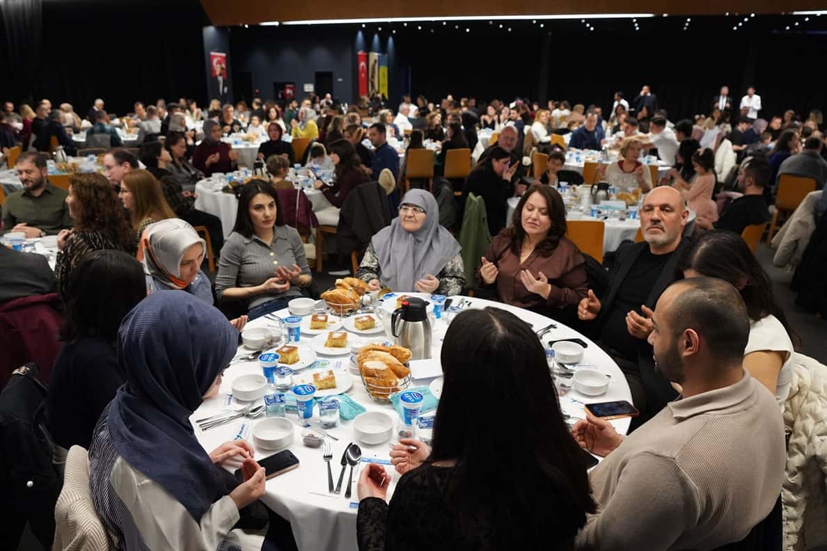 Tıp Bayramı’nda sağlık çalışanları aynı sofrada buluştu