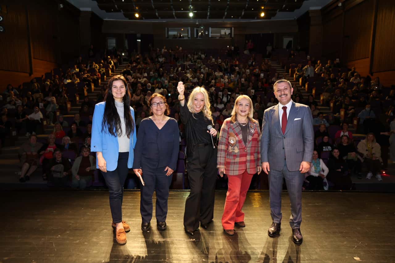 ‘Çekmecem’de Kitap Var’ın konuğu Saba Tümer oldu