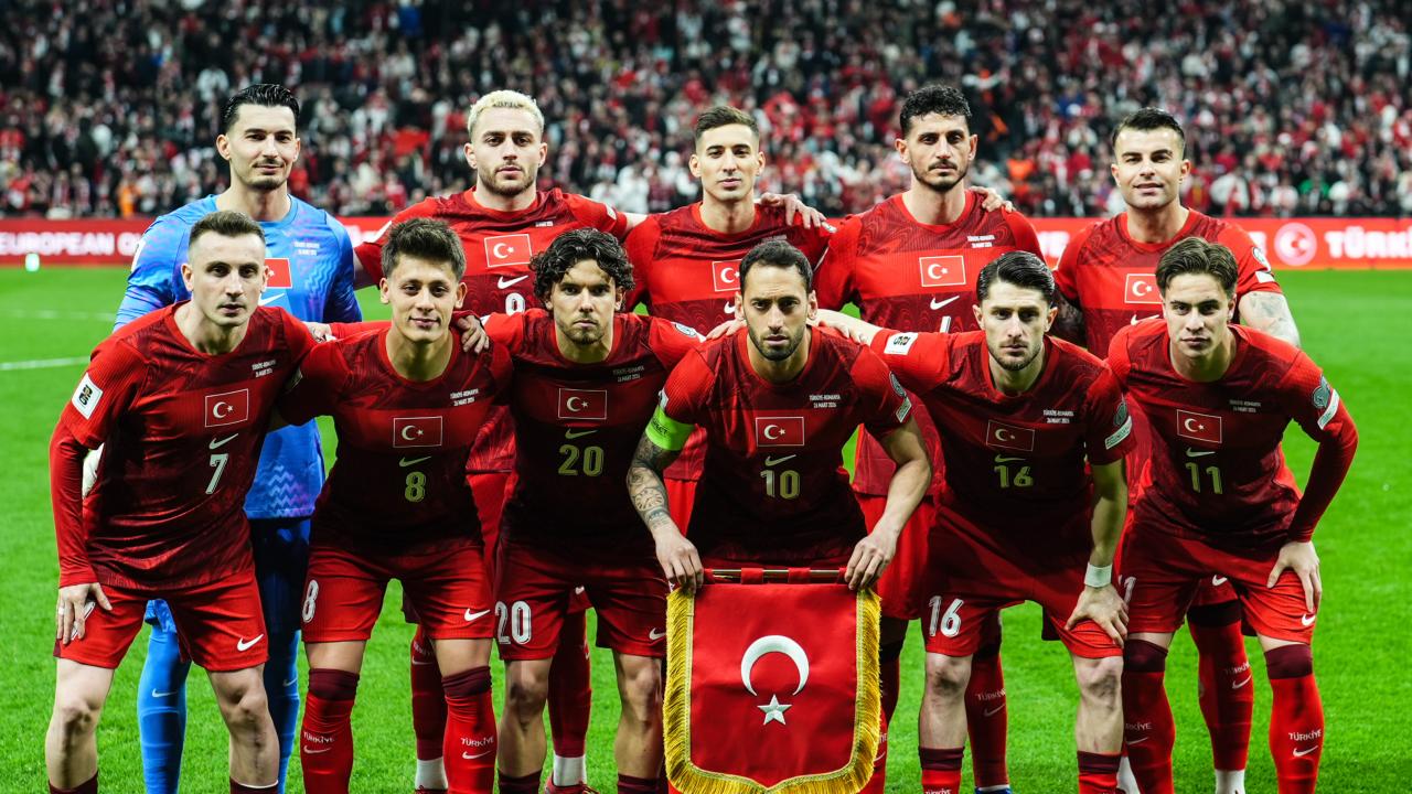 Milli maç coşkusu meydanlara taşınıyor