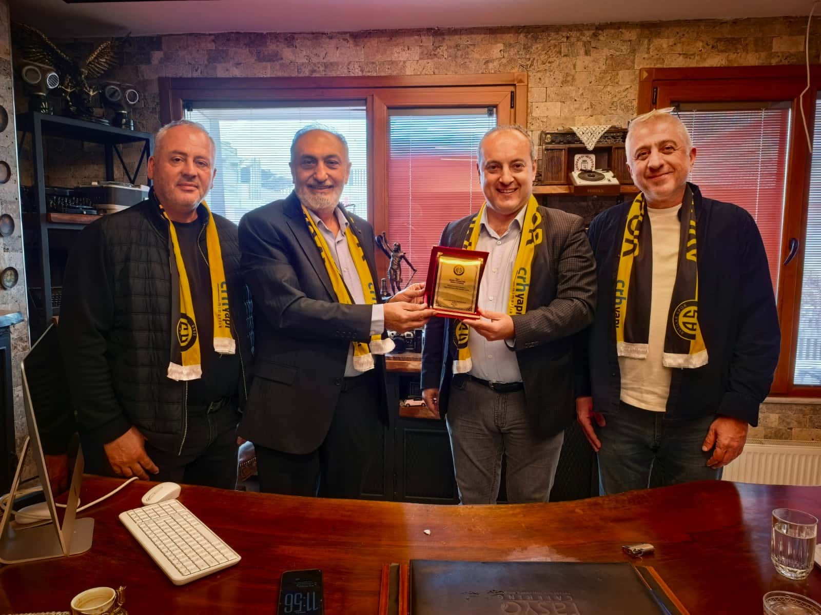 Avcılar Spor’dan Rasyo Catering’e teşekkür plaketi